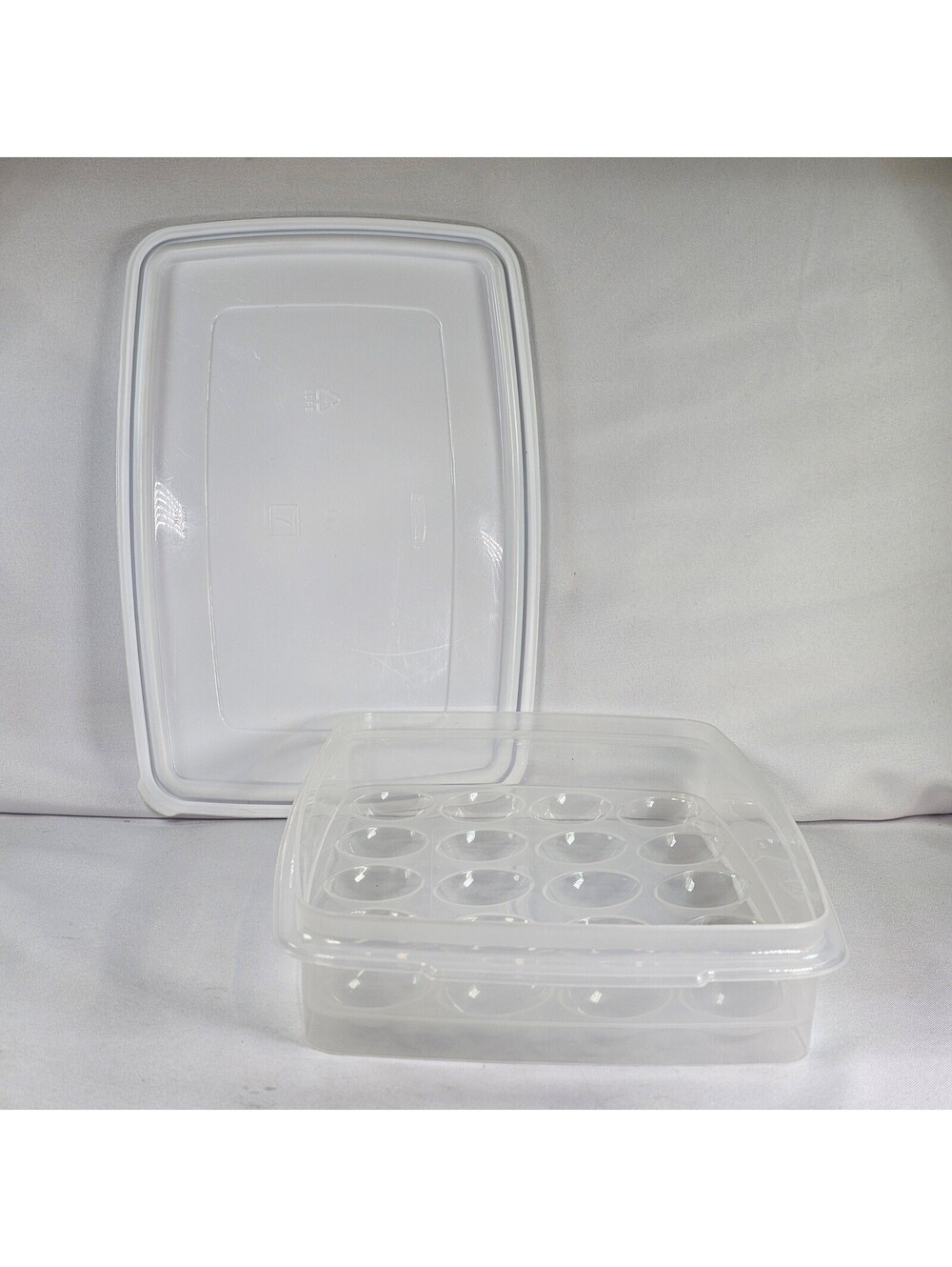 Vintage Rubbermaid Egg Carrier Storage Container with Lid 20 Slot Clear White